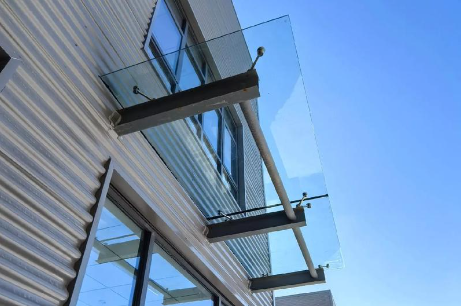 甘肃为什么要给钢结构雨棚打孔!